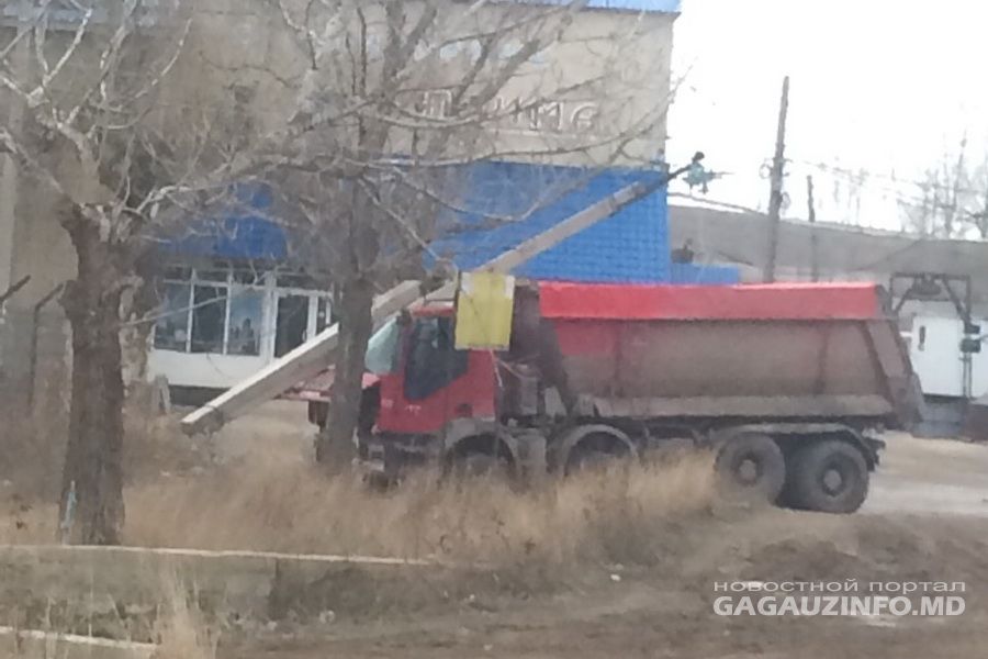 В результате аварии пострадавших нет. Машина же получила технические повреждения.