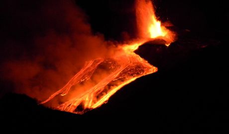 Etna, cel mai mare vulcan activ din Europa, a început să erupă. 	Foto: nicematin.com
