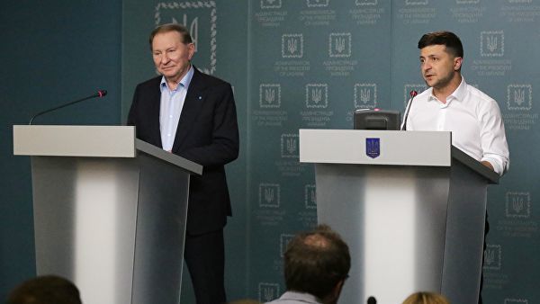 Леонид Кучма на встрече с президентом Украины Владимиром Зеленским.