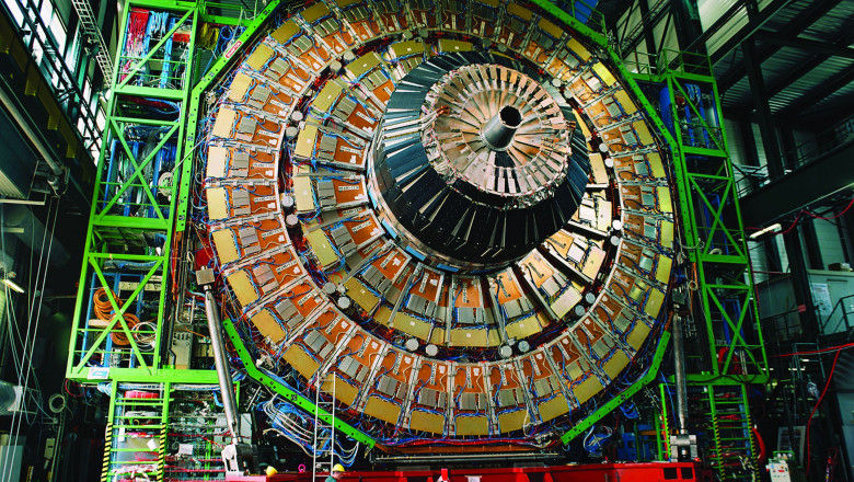 Ускоритель частиц CERN будет перезапущен для поиска темной материи.