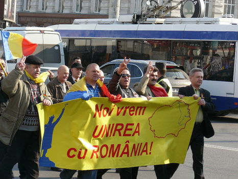 "Честь, достоинство и Родина" проводит массовую кампанию по информированию населения о преимуществах объединения Молдовы с Румынией.