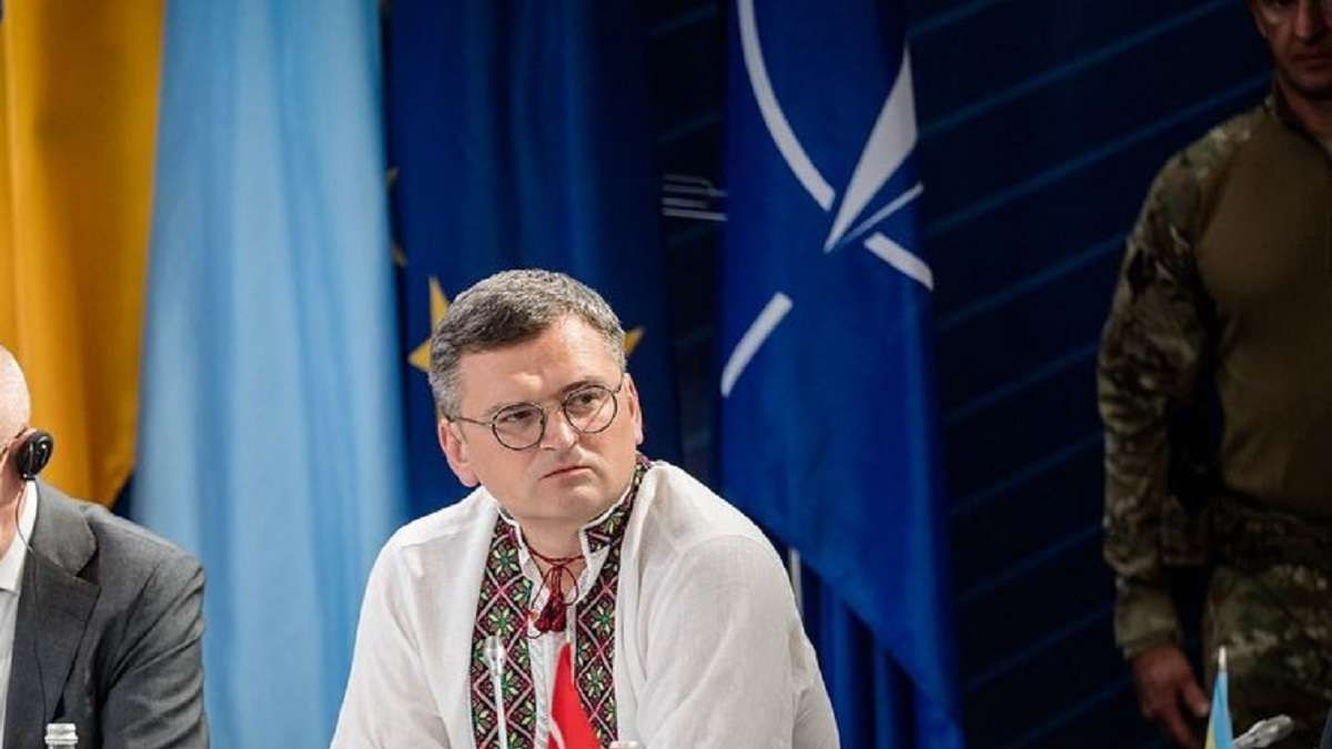 Кулеба с главами МИД "спел" гимн Украины в Twitter.