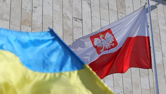 Климкин осудил сожжение польского флага в Киеве.