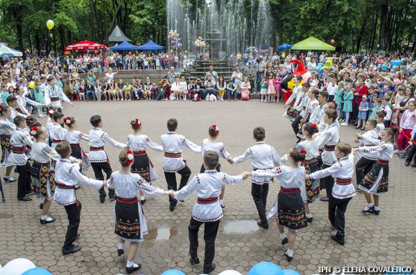 Moldovenii, mândri de ţara lor şi cu speranţe în viito.  Foto: ipn\Elena Covalenco