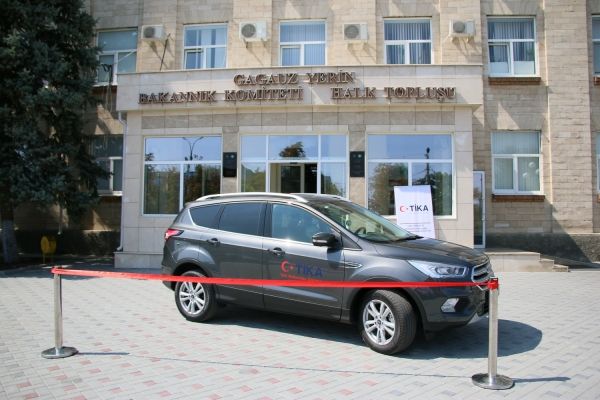 Турция подарила Совету старейшин Гагаузии автомобиль Ford.