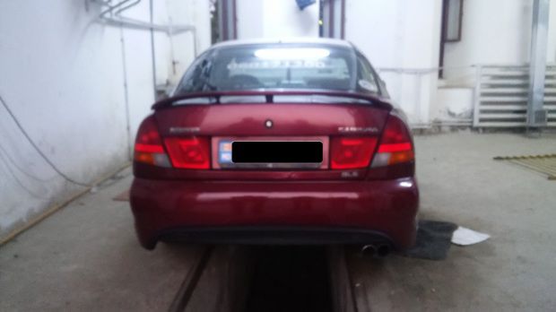 4.000 de țigarete de contrabandă ascunse într-un autoturism. Foto: ITPF Iasi