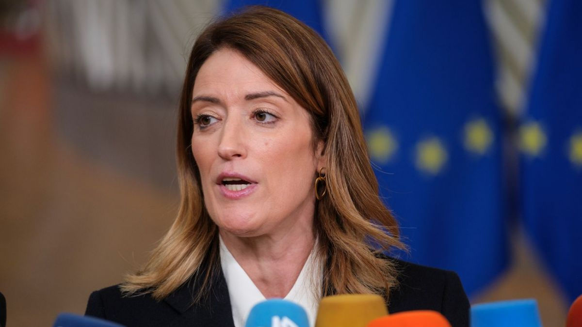 Председатель Европарламента отложила визит в Румынию из-за политического кризиса.