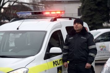 Более 8000 полицейских будут охранять общественный порядок в день выборов.