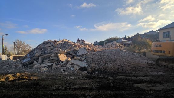 В Атаках ведут работы по расчистке территории после сноса многоэтажки.