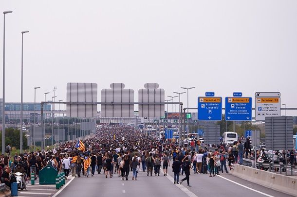 В Каталонии проходят массовые протесты.