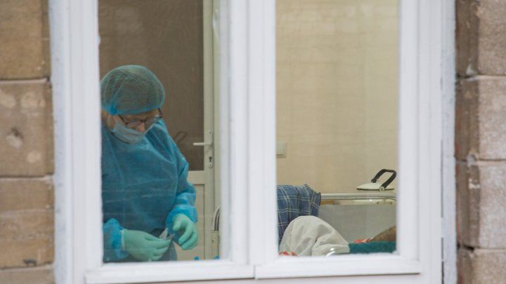 В Молдове мужчины умирают от коронавируса чаще, чем женщины.