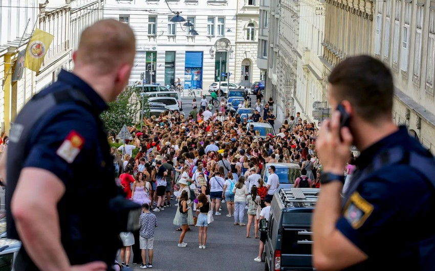 В Вене усилили меры безопасности перед концертами Coldplay.