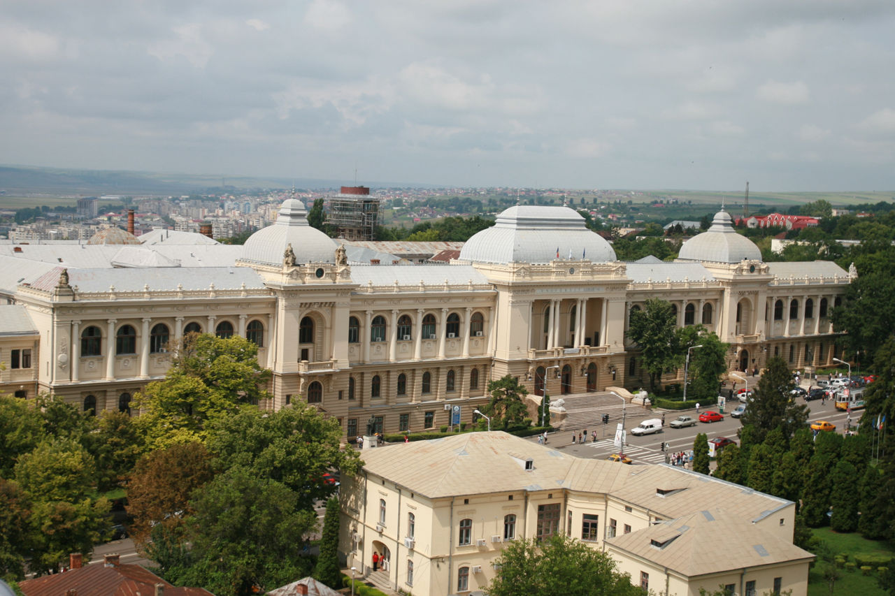 Studenții moldoveni, tot mai atrași de universitățile din România.