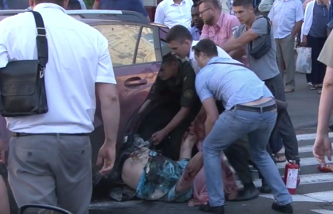 Павла Шеремета извлекли из взорванной машины еще живым.