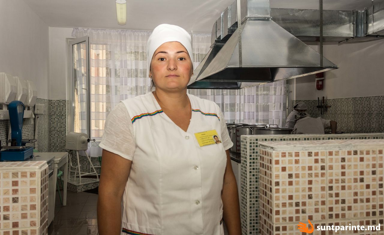 Impresiile mamei care lucrează bucătar în grădinița unde învaţă copilul ei. Foto: suntparinte.md
