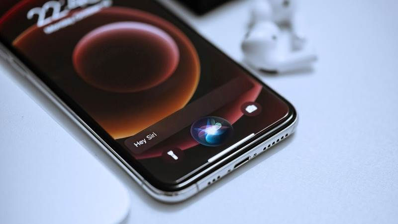 Запуск Siri AI в странах ЕС перенесли из-за регуляторных требований.