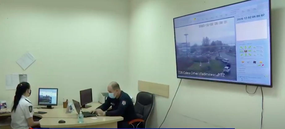 Техника позволяет контролировать дорожное движение всего трем сотрудникам. 