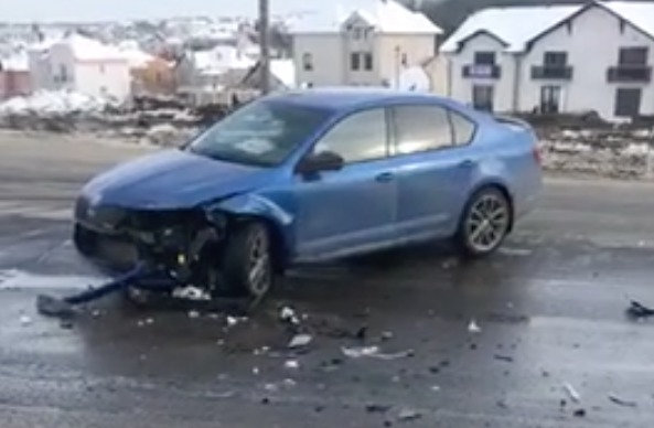У въезда в Кишинев произошла авария с участием двух легковушек.