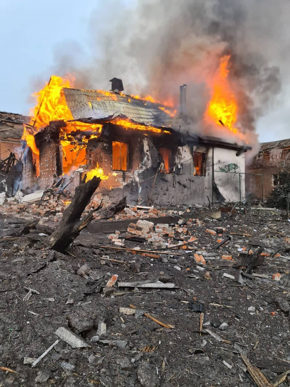 В Харькове объявили день траура по жертвам обстрелов 23 января.