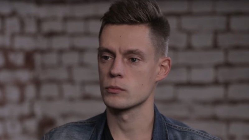 Маму и брата Дудя избили около дома в Москве.