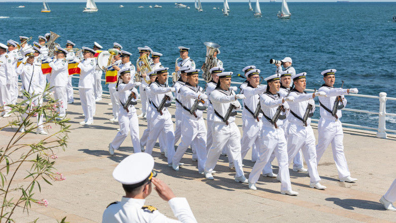 Parada de Ziua Marinei la Constanța: Președintele absent, iar premierul huiduit.