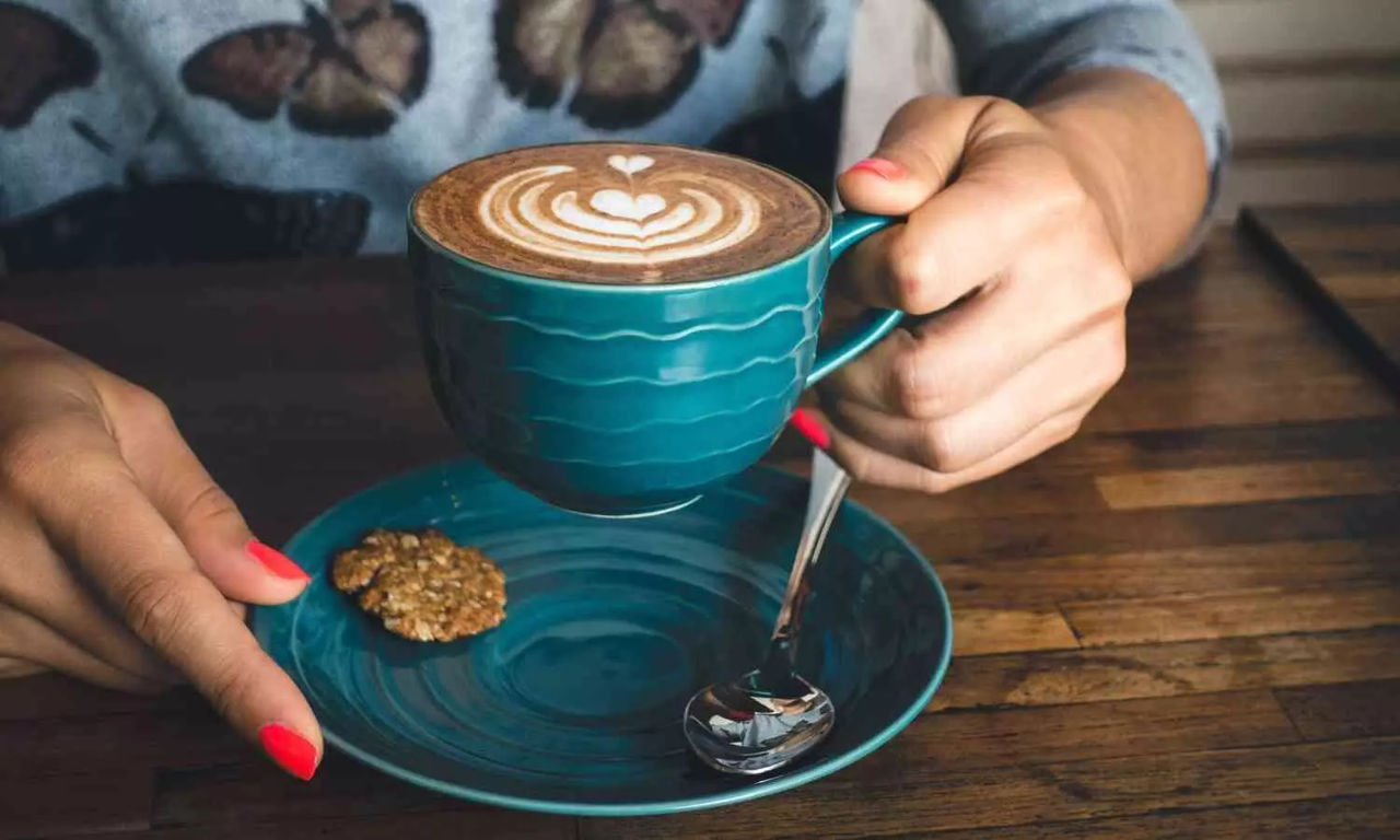 Studiu: Cafeaua consumată noaptea intensifică comportamentul impulsiv.