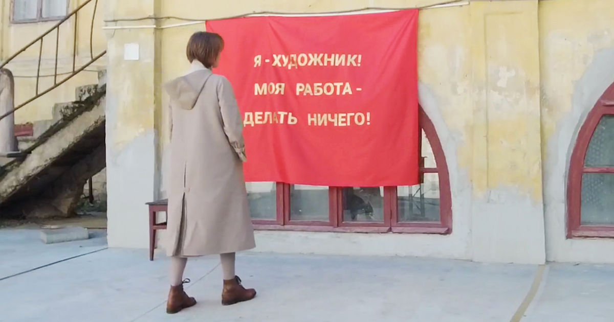 В центре Кишинева девушка устроила перформанс, приуроченный к 1 Мая.