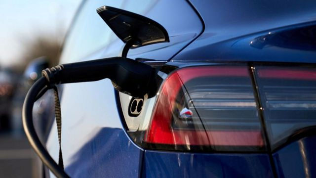 Аккумуляторы для электромобилей Toyota станут меньше и заряжаться будут быстрее.