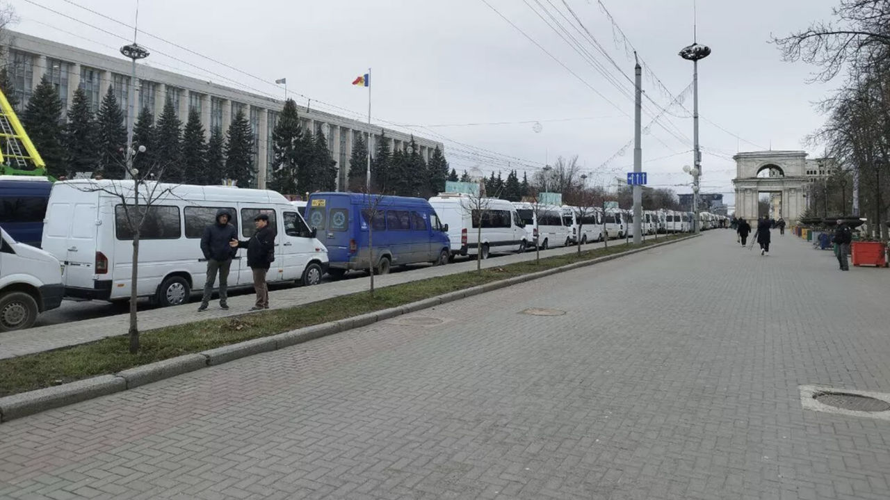 В первый день забастовки, организованной APOTA, приостановлено более 70% регулярных перевозок.