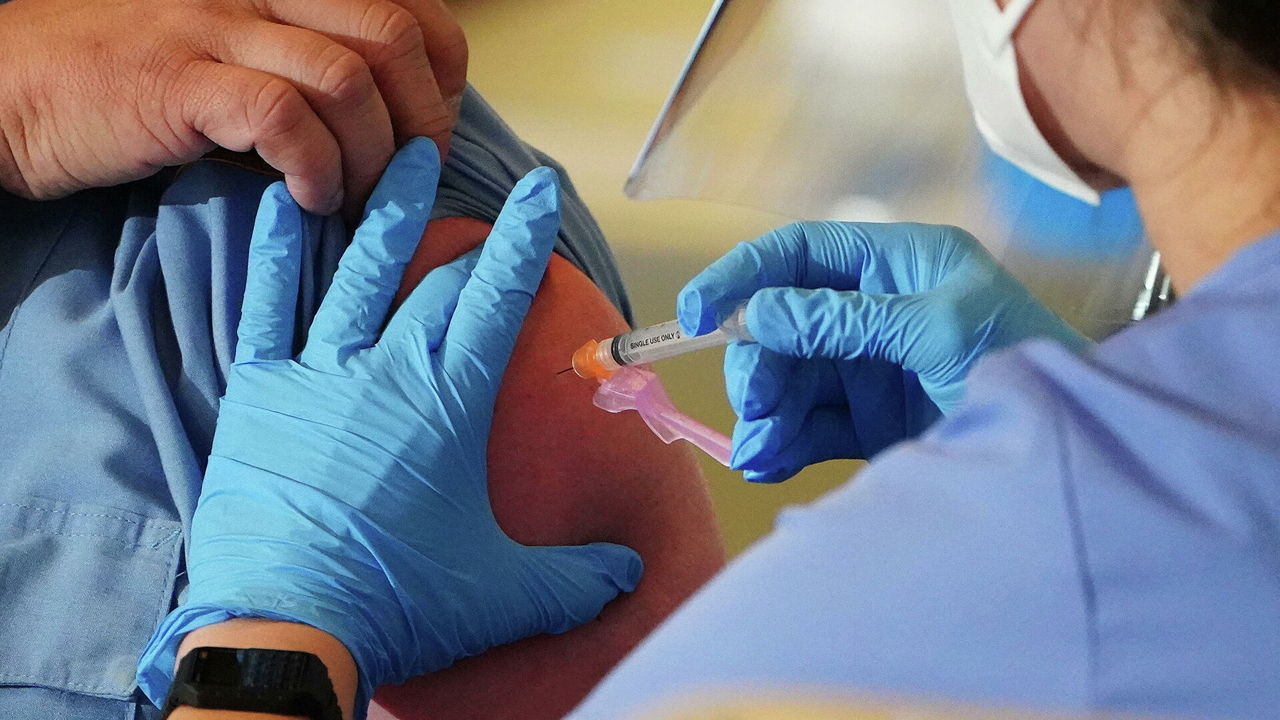 В Novavax заявили о 90% эффективности вакцины от COVID-19.