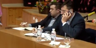 Дорин Киртоакэ даже не утруждается послушать женщину.