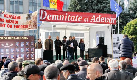 В собрании примут участие не менее 300 человек, как того требует законодательство.