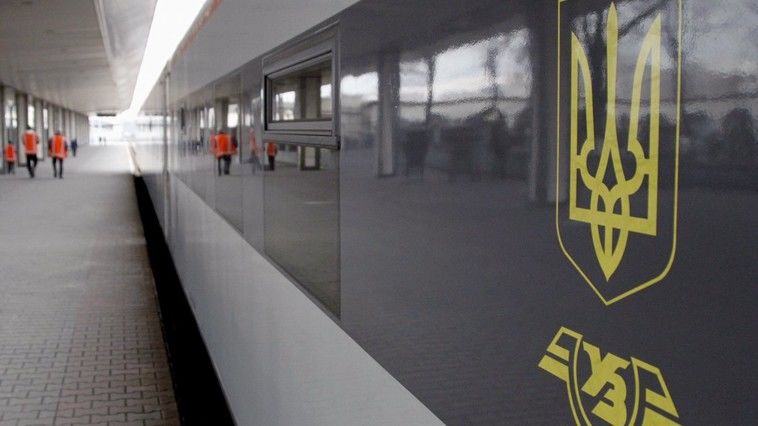 Kievul va suspenda transportul feroviar de pasageri în Rusia. 