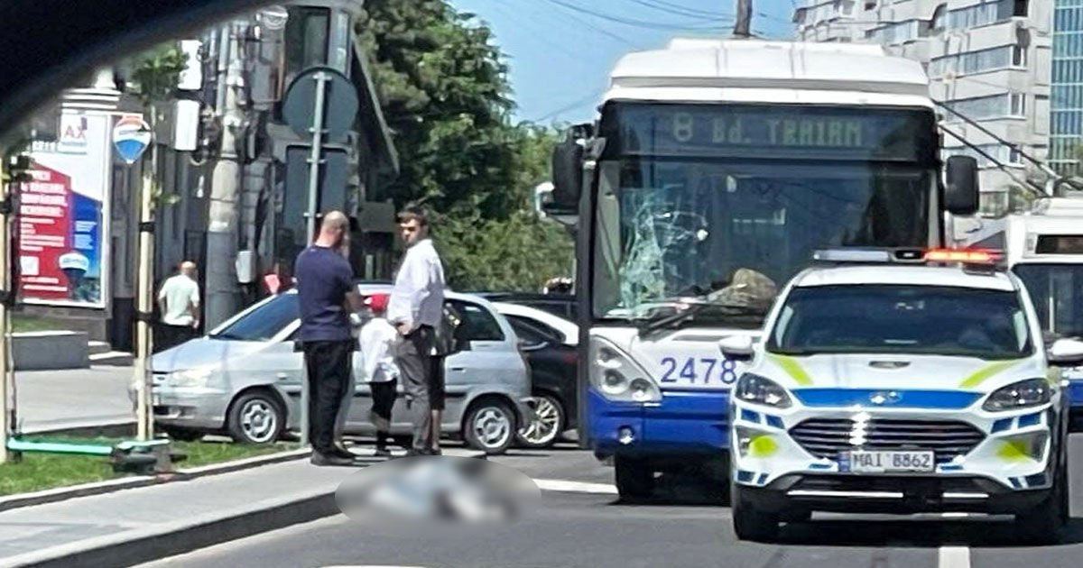 Poliția, despre reținerea șoferului implicat în accidentul de pe bulevardul Decebal: A avut încălcări.