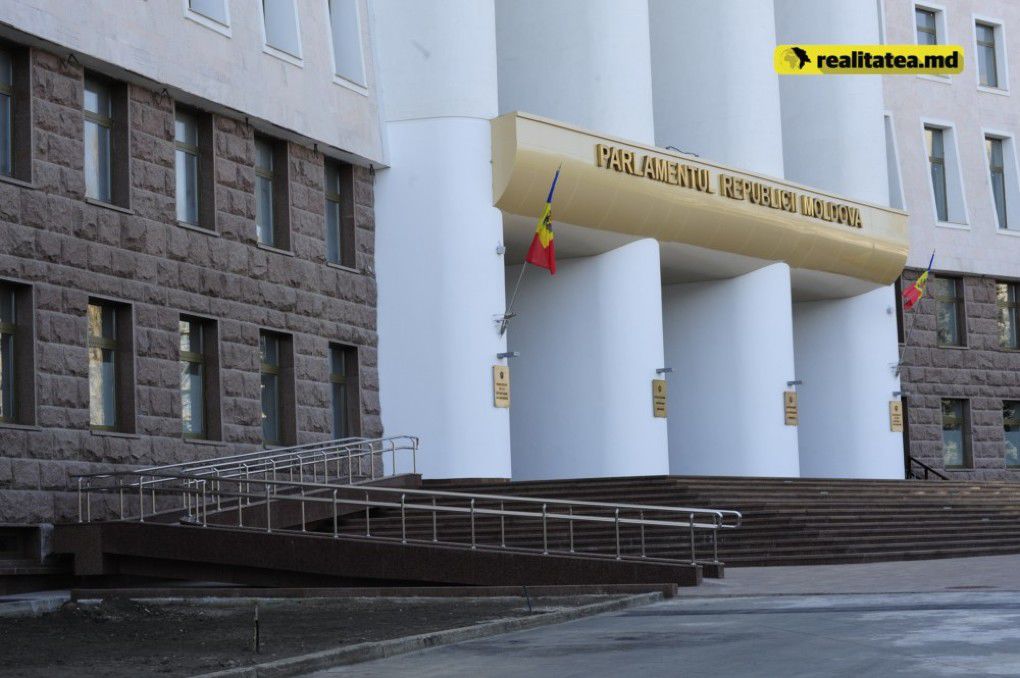 Парламент утвердил отставку зампредседателя ВСБ Петру Урсаки.