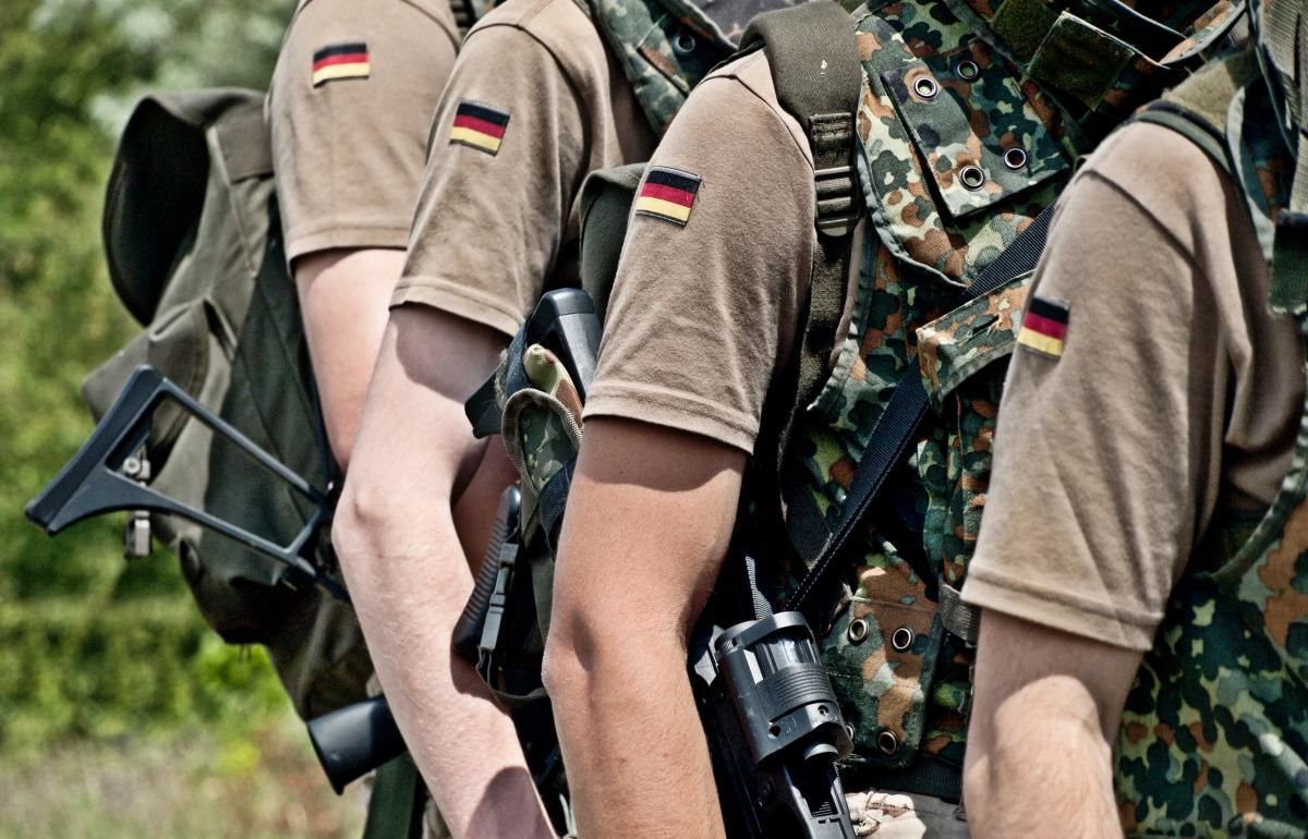 В Афганистане немецкие военные страдают от избытка пива.