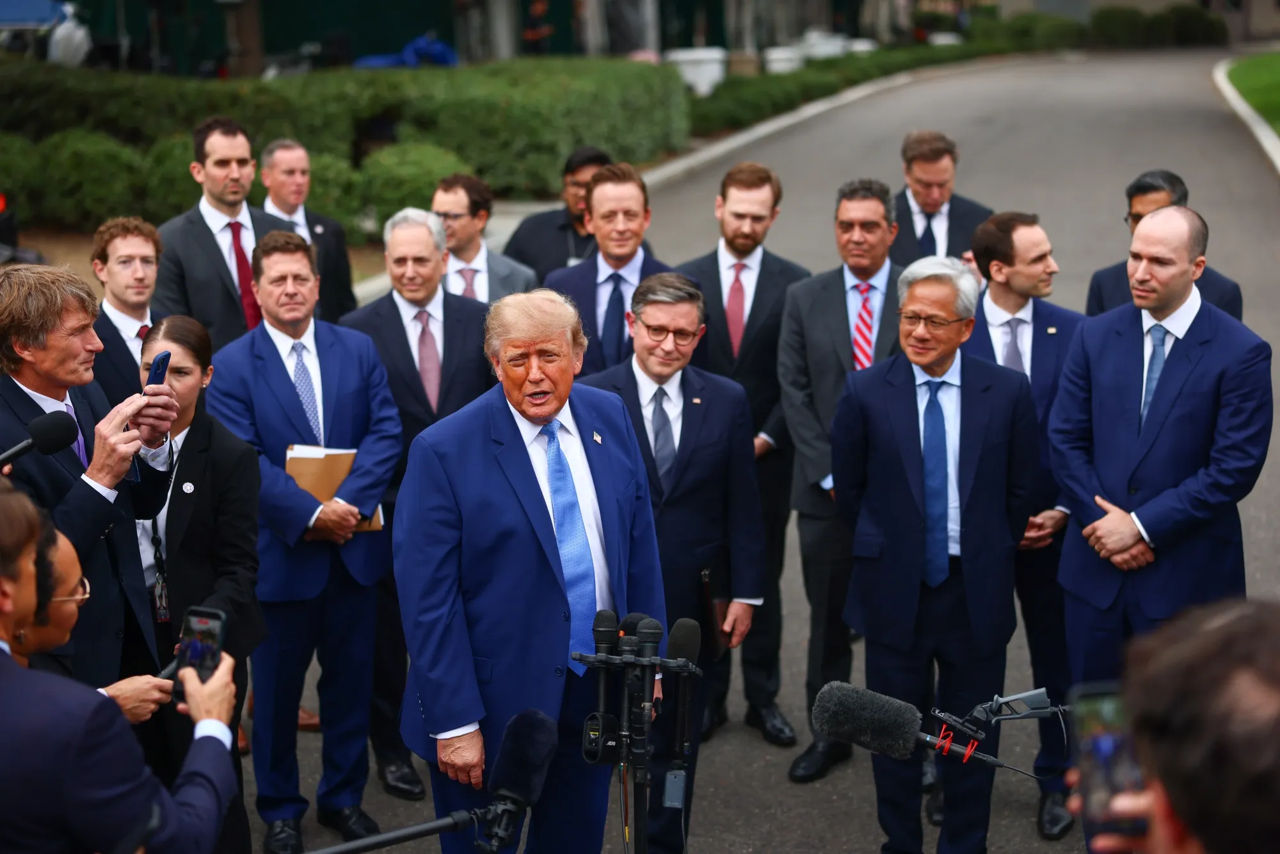 Trump și șefii companiilor IT au semnat un acord privind controlul IA.