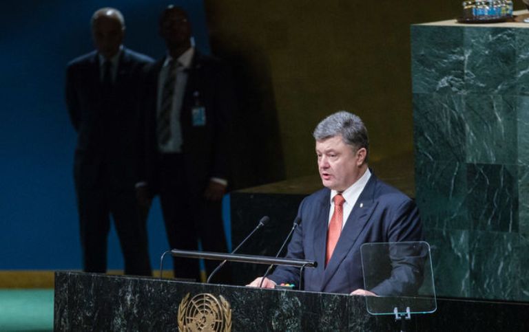 Порошенко предпочел говорить не на родном, украинском языке, а на английском.
