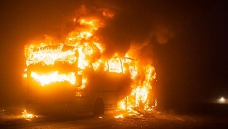 Două femei au murit, dup ce un autobuz cu pelerini a luat foc. Foto: ziare.com