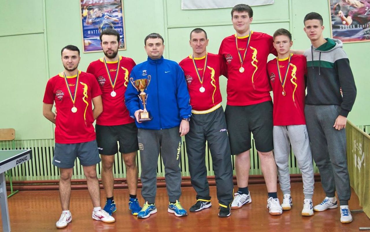 Клуб «Олимпикул-СШ № 1» с чемпионскими наградами.
