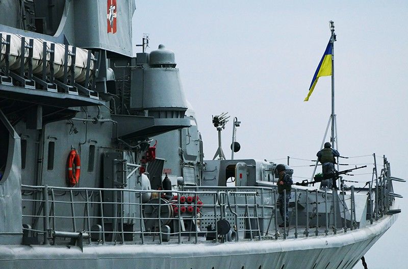 Киев обвинил Россию в применении «зеленого луча» против моряков на Азове.