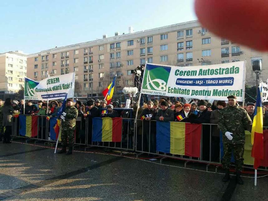 Huiduieli în timpul discursurilor oficialilor la Ziua Unirii Principatelor de la Iași. 