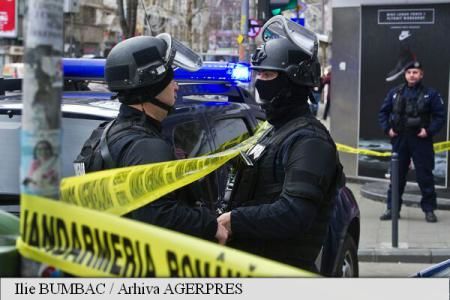 Elevii și profesorii a două licee din Târgoviște au fost evacuați, după o alertă cu bombă. 