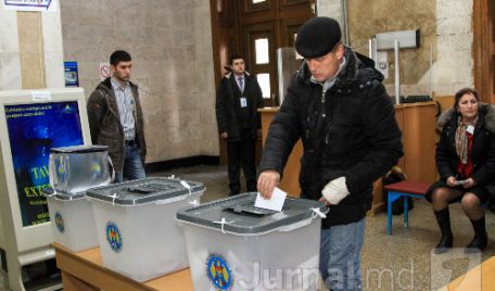 La scrutinul parlamentar moldovenesc s-au impus la mustaţă pro-europenii.