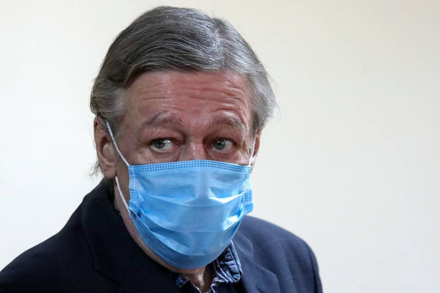Адвокат Ефремова рассказал о жизни актера в тюрьме: Улыбается и радуется.