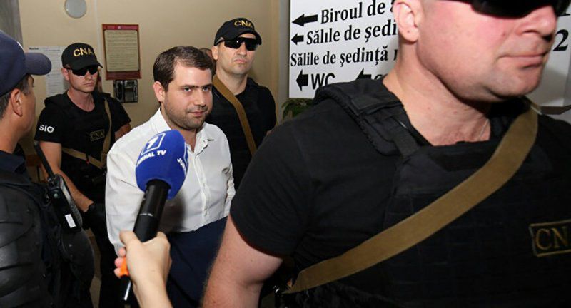 Шор проходит по делу о махинациях в банках.