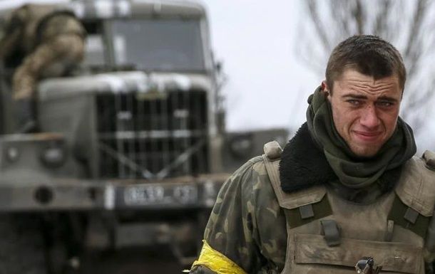 Автомобиль с украинскими военными подорвался на трассе между Новотошковским и Горским. Фото: reuters.com