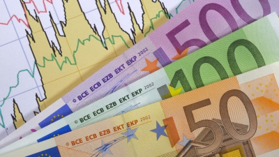 În ultimii trei ani, euro a depăşit valoarea de 17 lei pe data de 5 mai 2011, când era cotat cu 17 lei şi 11 bani.