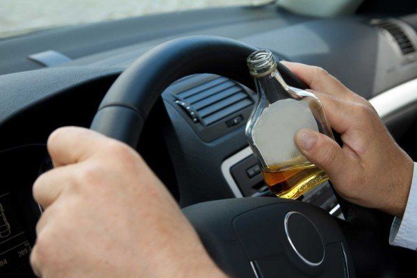 Traşi pe dreapta: 49 de şoferi chercheliţi la volan în weekend. Foto simbol: tion.ro