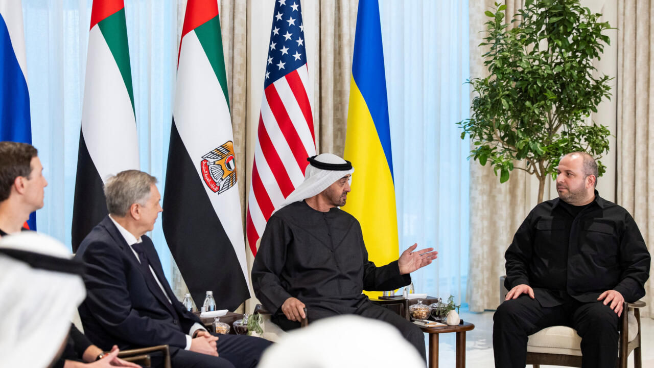 O nouă rundă de negocieri trilaterale între Rusia, Ucraina și SUA a început la Abu Dhabi.